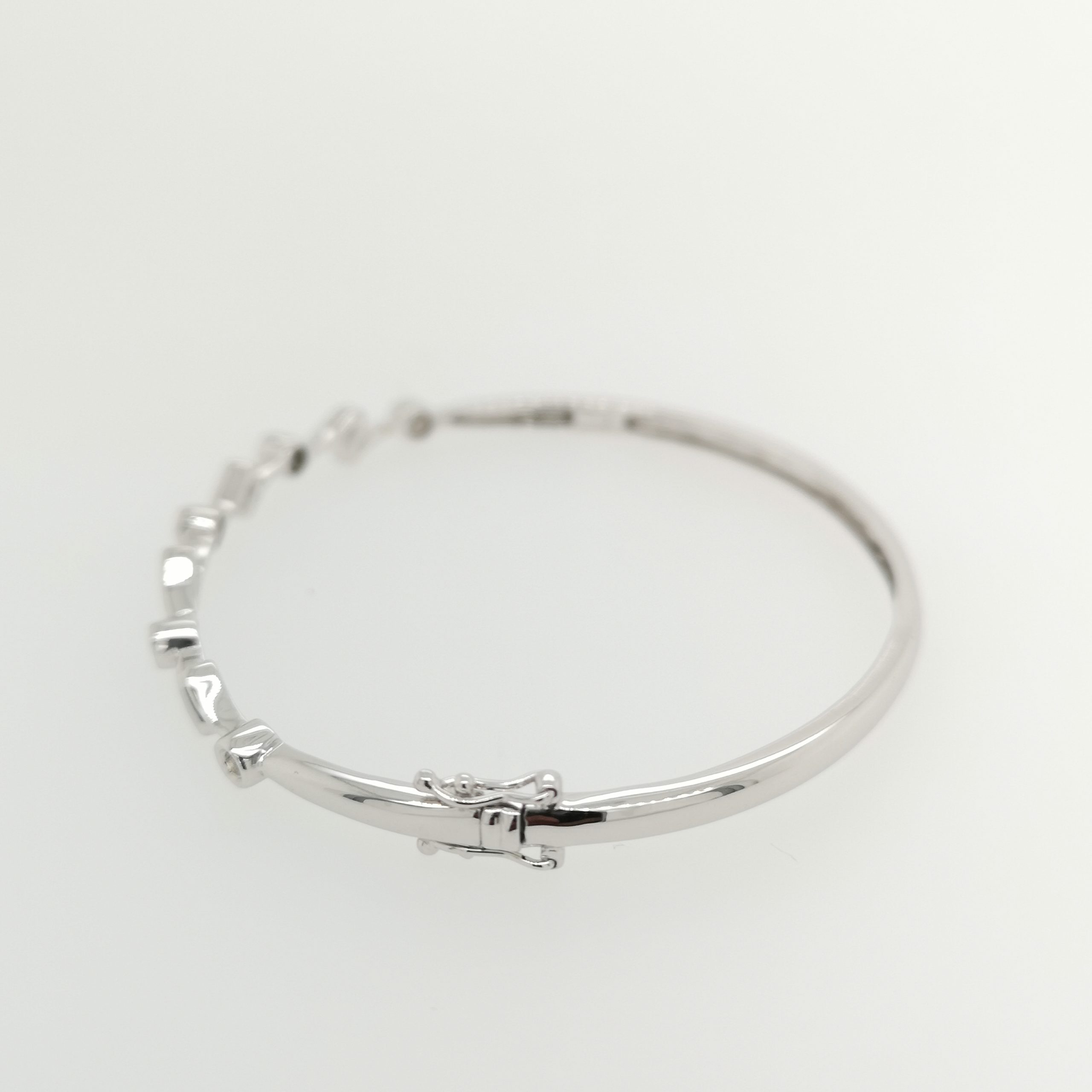 Zig Zag Patterned Diamond Bangle - ValueMax Jewellery