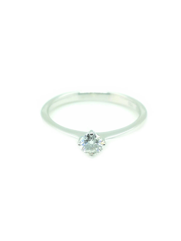 18K White Gold Diamond Ring