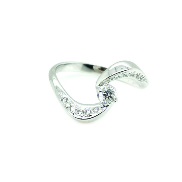 18K White Gold Diamond Ring