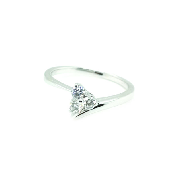 18K White Gold Diamond Ring