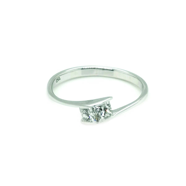 18K White Gold Diamond Ring