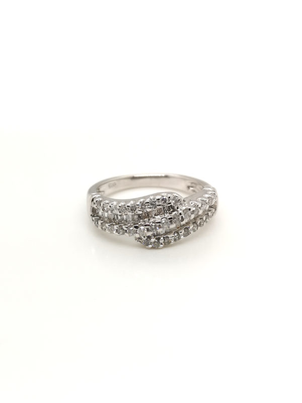 18K White Gold Diamond Ring