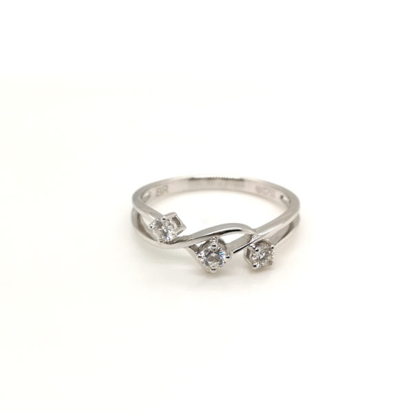 18K White Gold Diamond Ring