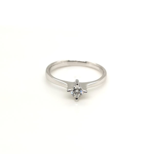 18K White Gold Diamond Ring