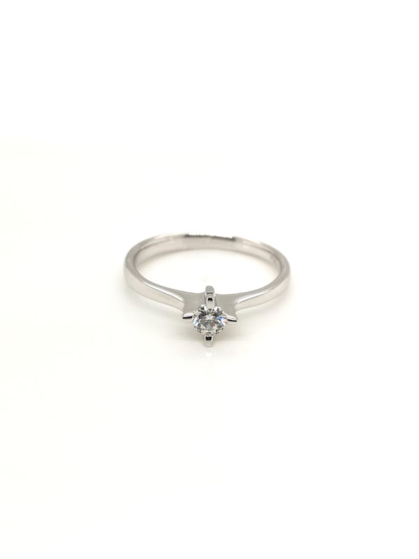 18K White Gold Diamond Ring