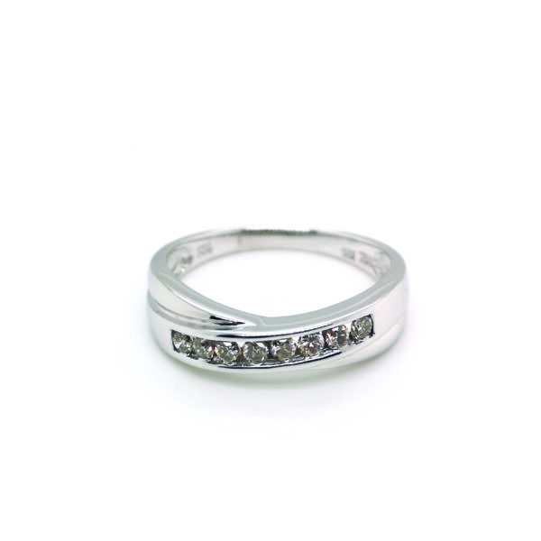 18K White Gold Diamond Ring