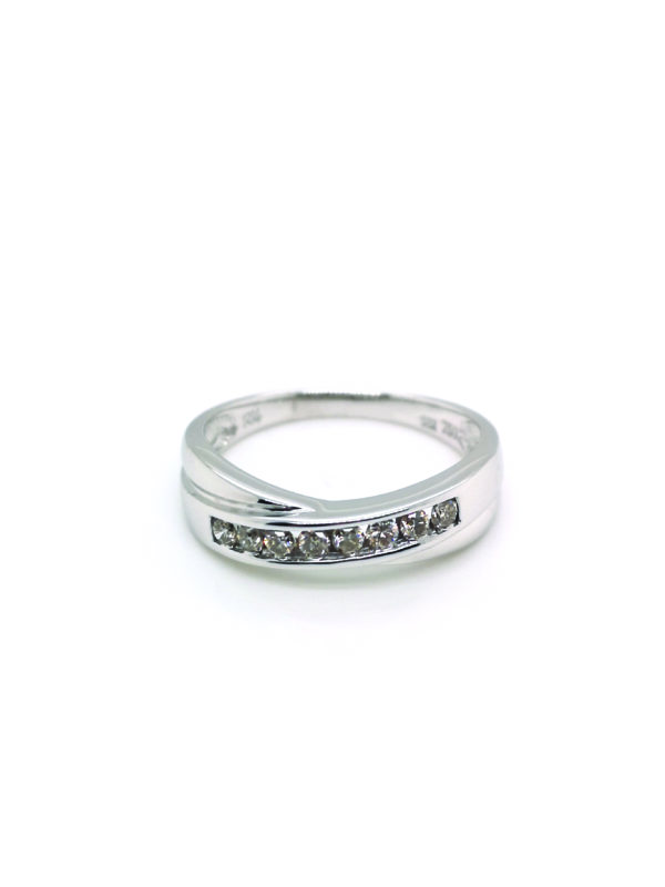 18K White Gold Diamond Ring