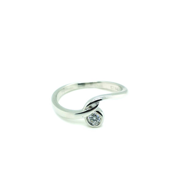 18K White Gold Diamond Ring