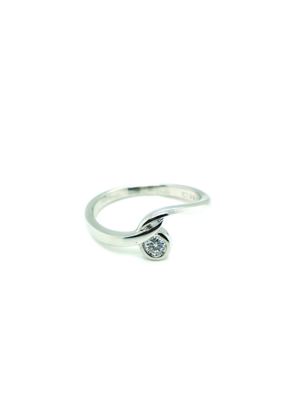 18K White Gold Diamond Ring