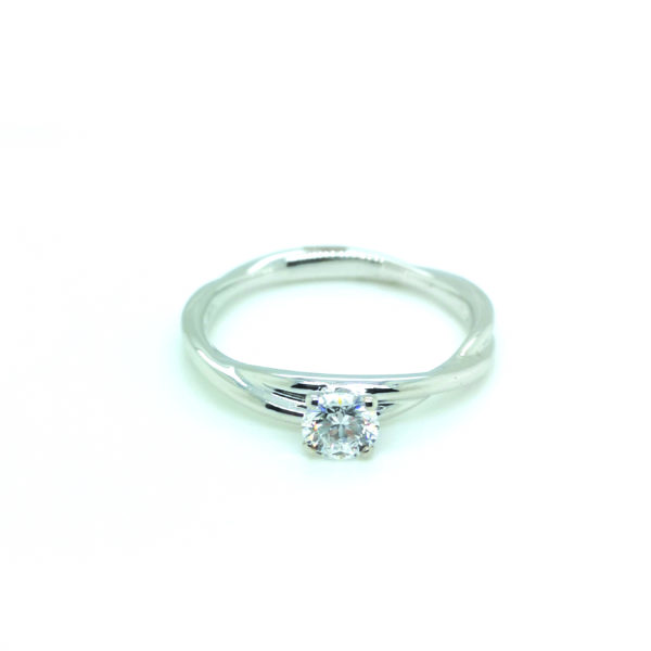 18K White Gold Diamond Ring