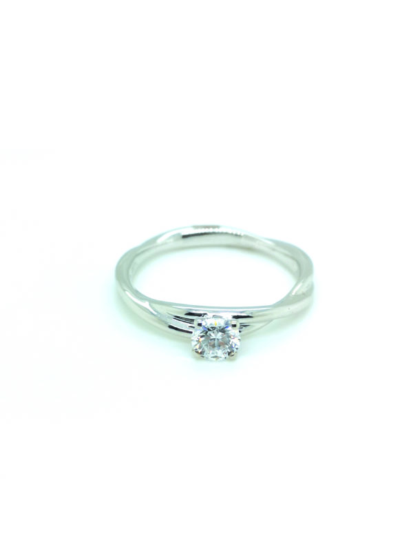 18K White Gold Diamond Ring