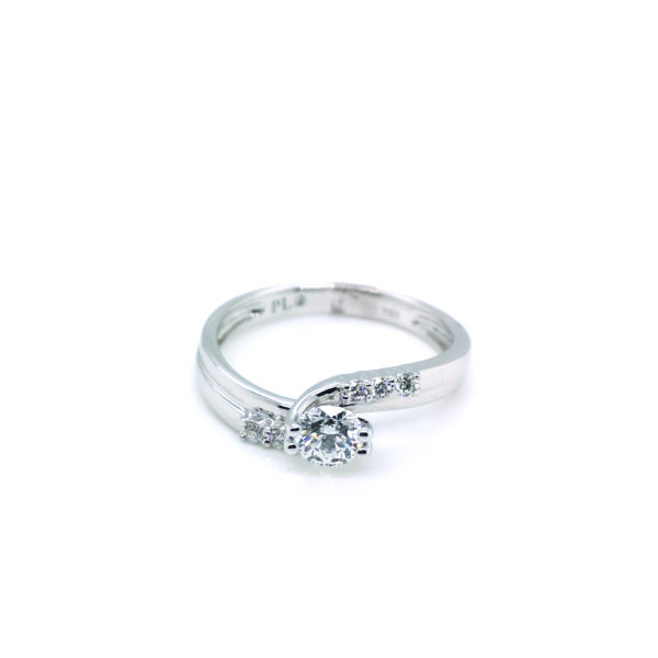 18K White Gold Diamond Ring