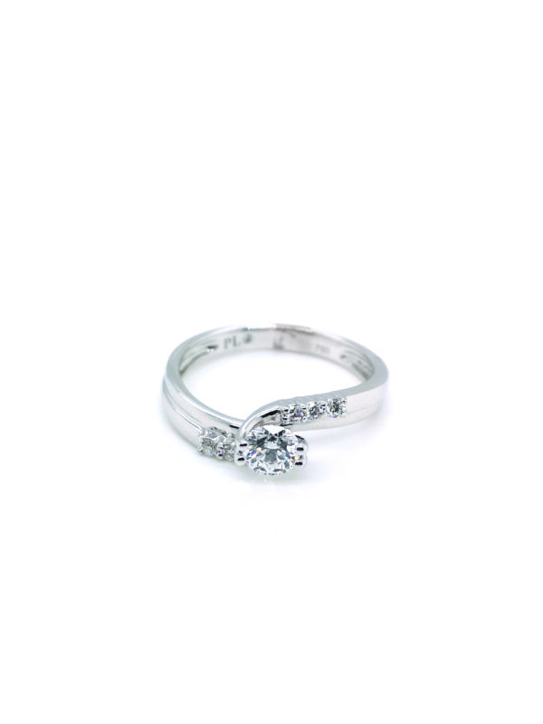 18K White Gold Diamond Ring