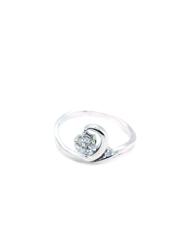 18K White Gold Diamond Ring