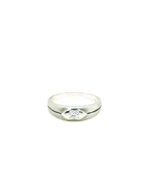 18K White Gold Diamond Ring