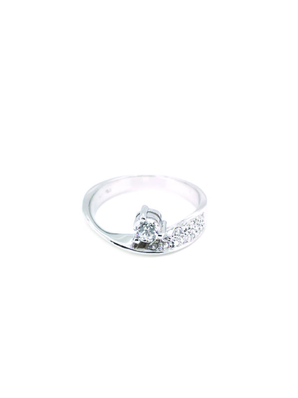 18K White Gold Diamond Ring