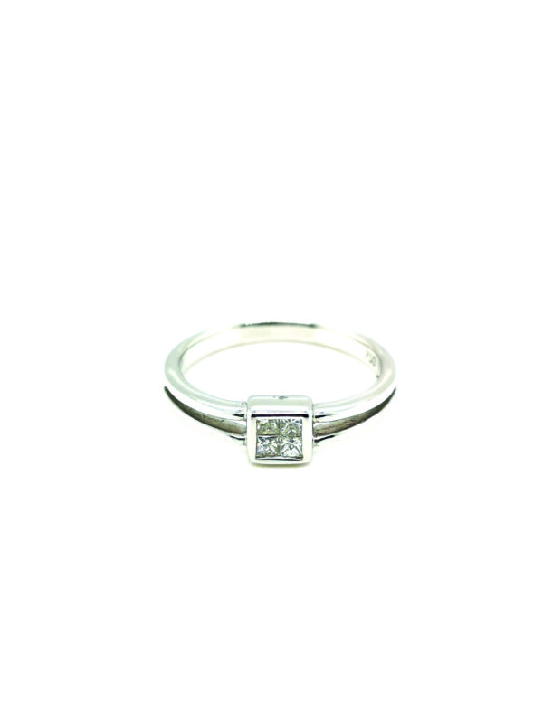 18K White Gold Diamond Ring