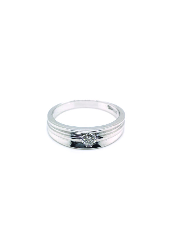 18K White Gold Diamond Ring