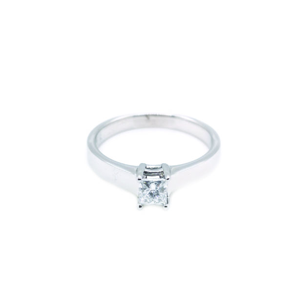 18K White Gold Diamond Ring