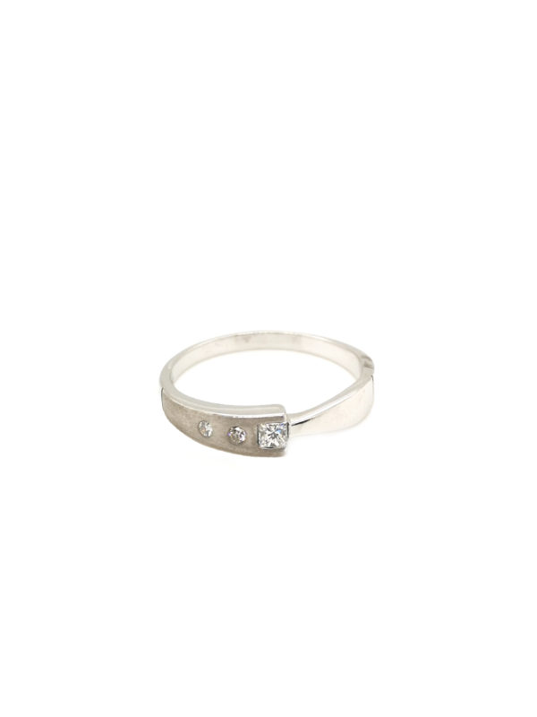 18K White Gold Diamond Ring