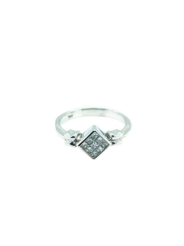 18K White Gold Diamond Ring