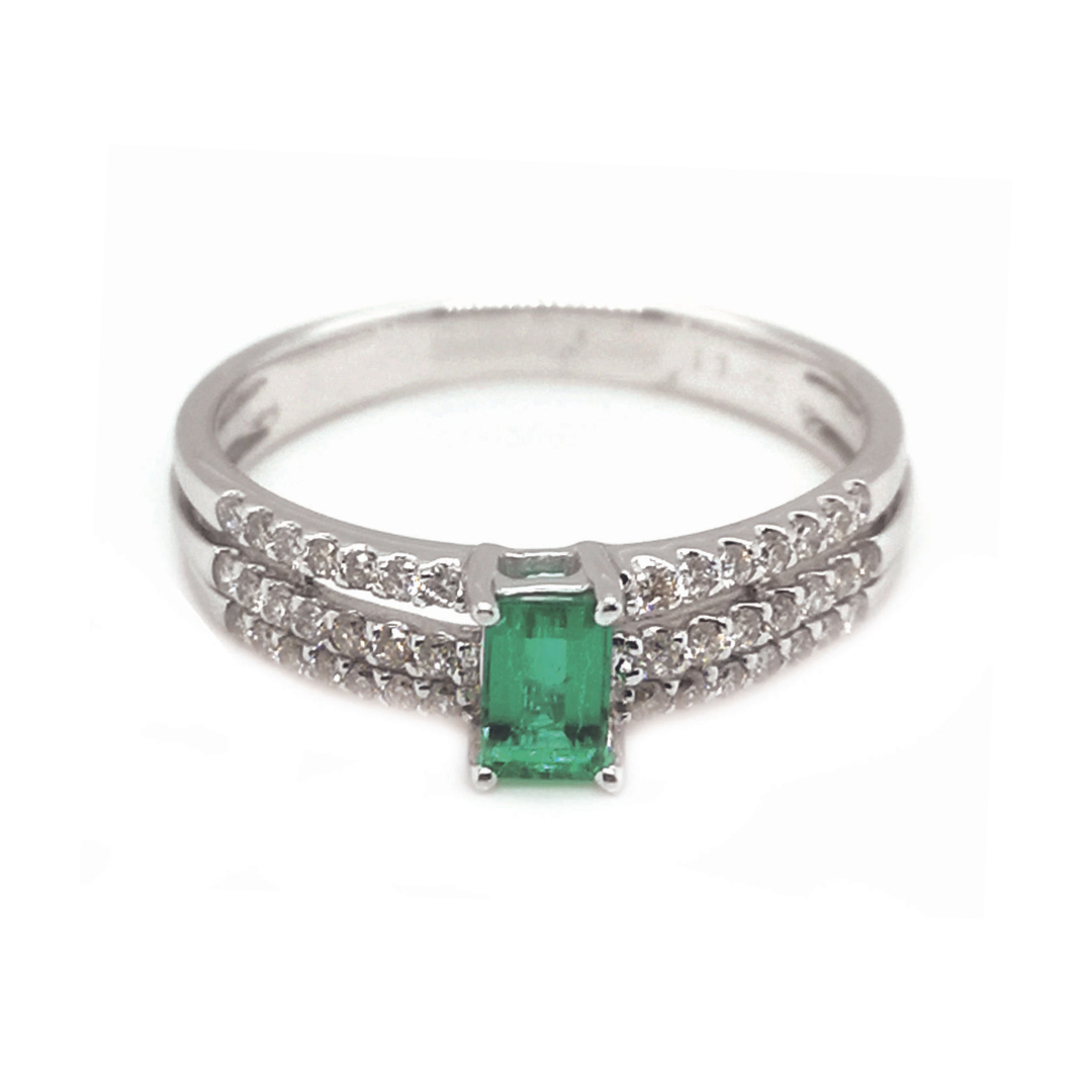 18K White Gold Diamond Emerald Ring